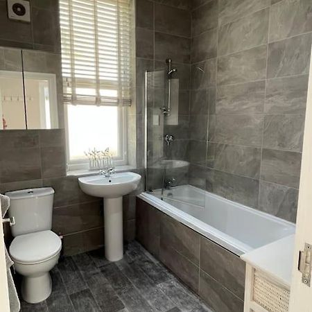 One Bedroom Apartment In The Centre Of Llandudno Exteriör bild