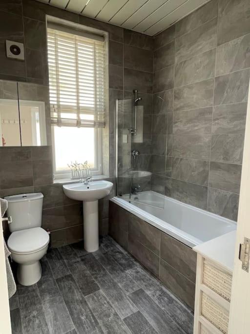 One Bedroom Apartment In The Centre Of Llandudno Exteriör bild